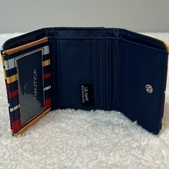 Nautica RFID Blocking Tri-Fold Wallet - Picture 3 of 7